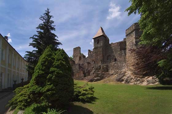 Hrad a zámek Klenová