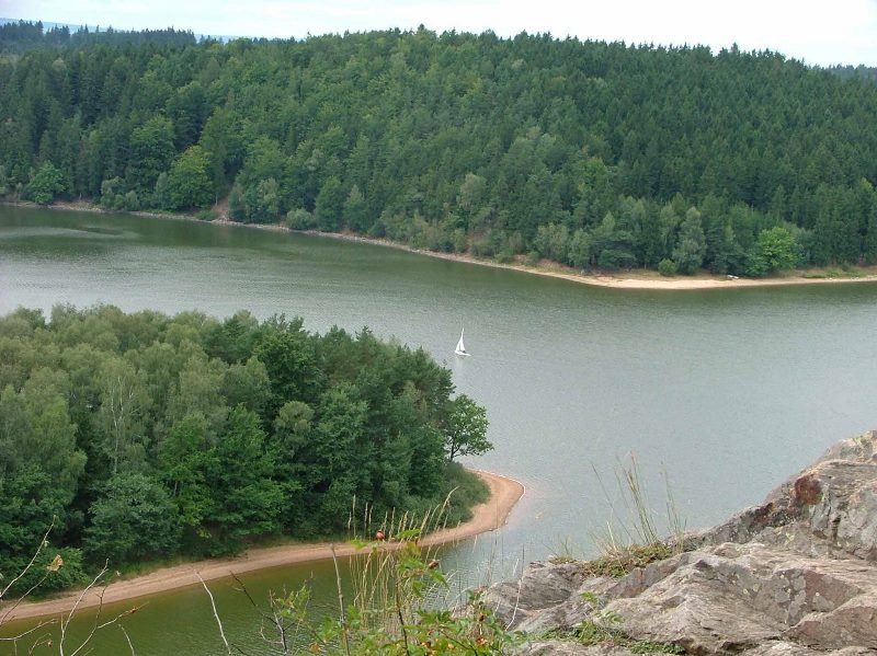 Yachtclub Pardubice, sportovní areál a ubytování na Seči