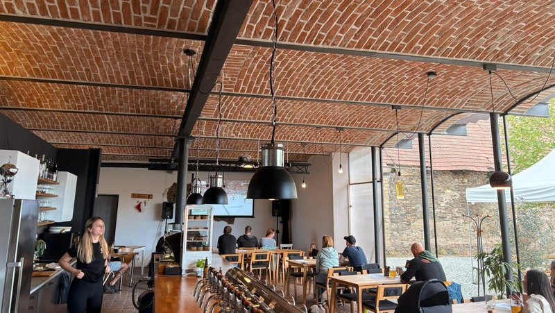 Kavárna a pivovar Holanďan