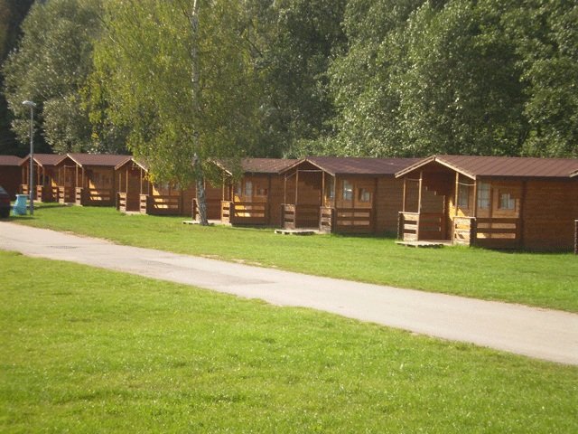 Koupaliště a kemp Pecka