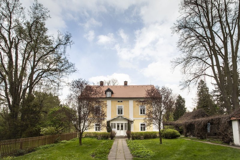 Památník Karla Čapka ve Staré Huti u Dobříše